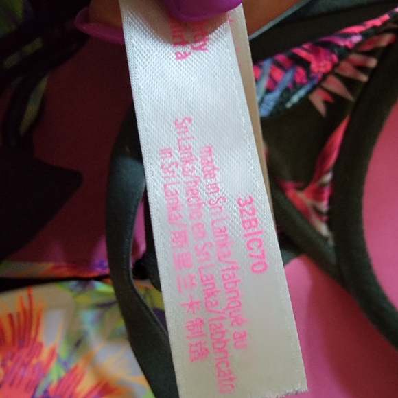 Victoria's Secret PINK T-shirt Bras. NWOT. - Picture 5 of 6